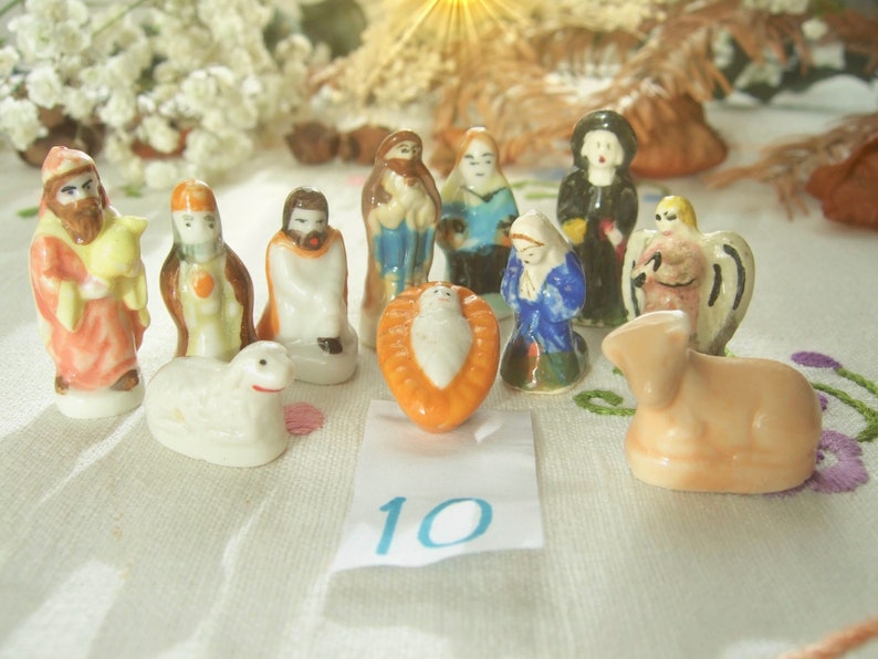 Miniature Nativity scene in porcelaine for Christmas decor and King cake fèves Nativity Nativité#10