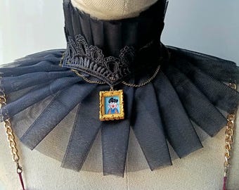 Funny Hilarious black tulle fabric pleated collar. Victorian ruffled lace choker. Theatre costume women cosplay neck accesory Boho necklace