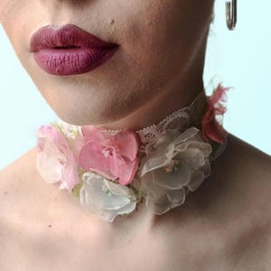 Collana fantasia fiori e organza - Gioielli - Collane - di Le Creaz