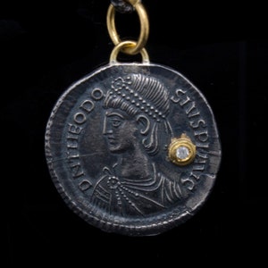 Colgante del emperador romano Teodosio, colgante romano antiguo, colgante hecho a mano, colgante de oro y plata de 24 k, colgante de moneda, joyería de monedas