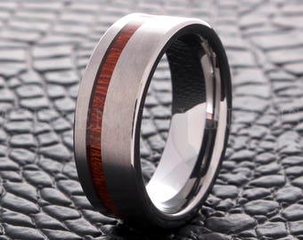 Anello in legno di koa d'argento, anello nuziale da 8 mm, anello di tungsteno da uomo, anello personalizzato, anello d'argento personalizzato, anello in legno di koa hawaiano, anello fatto a mano