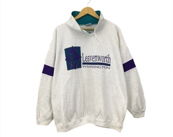 Rare! Leavenworth Washington Made In USA Big Logo Spellout Vintage 90s Crewneck Sweatshirt Jumper Pullover Style Fashion / Size XLarge