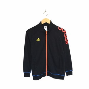 ¡Raro! Chaqueta con bordado del logotipo grande de Adidas, suéter, pulóver, cremallera completa, ropa deportiva vintage, estilo urbano, diseñador de moda, talla pequeña