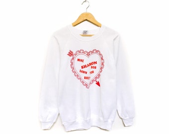 ¡Raro! Sudadera vintage de cuello redondo con logo grande de Love Mike, Sharon, Dawn, Bob, Tob y Brett de los 90, estilo jersey/talla mediana.