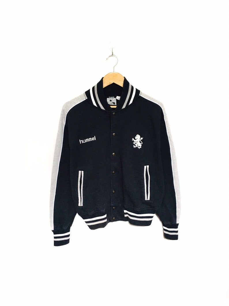 Hummel Big Logo Embroidery Spellout Varsity Jackets Button Pullover Sweatshirt Sweater Vintage Style Fashion Designer Size Medium Rare