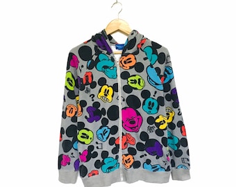 ¡Raro! Sudadera con capucha de Mickey Mouse y Minnie Mouse de Disney con estampado completo, estilo vintage, talla mediana.