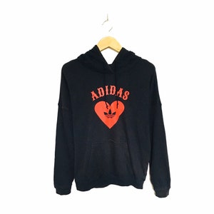 ¡Extraordinario! Sudadera con capucha y bordado de logotipo grande Love Cambodia de Adidas, estilo suéter, ropa de calle de moda, ropa deportiva, talla mediana