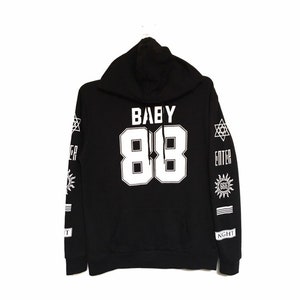 Rare Design Browny Japan Baby 88-sweater met groot logo, hoodies / maat medium