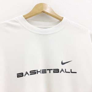 Sällsynt! Nike Basketball Swoosh Jersey T-shirt Runneck Streetwear Sportswear / Storlek XXL bild 3