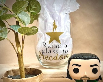 Hamilton inspired stemless wine glass — Raise a glass to freedom