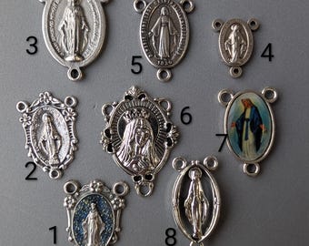 Rozenkrans als middelpunt, zilverkleurige, wonderbaarlijke medaille van Onze Lieve Vrouw van Genade