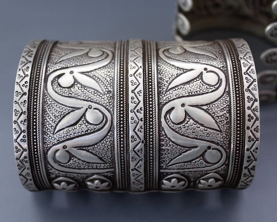 Turkmen OLOMI Solid Silver Bracelet - image 1