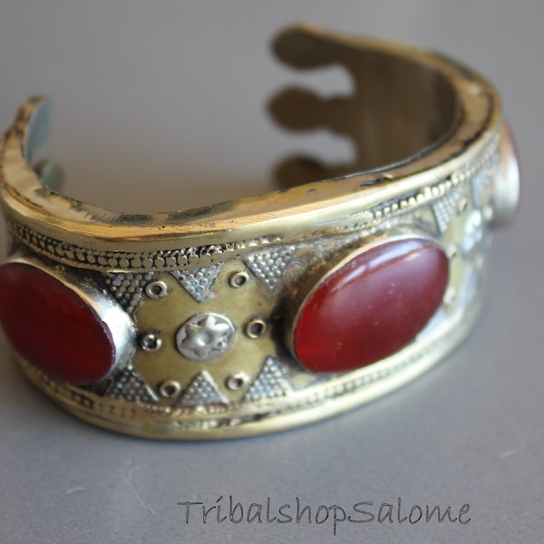 Kazakh Goldwashed Bracelet with Carnelian Gemstones