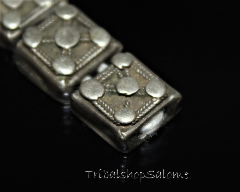 Set of 4 pieces 11 x 11 mm Old square afghan silver beads with two holes 0,43 x 0,43