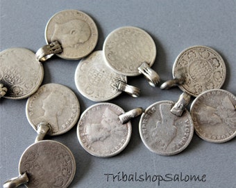 Petite pièce ancienne indienne en argent, Two Anna, 20 mm de long, 15 mm de large, trou de filetage 3 mm