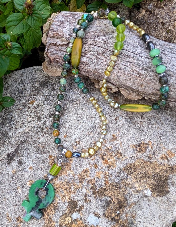 Necklace of Mixed Beads With Green Gemstone  display picture 3