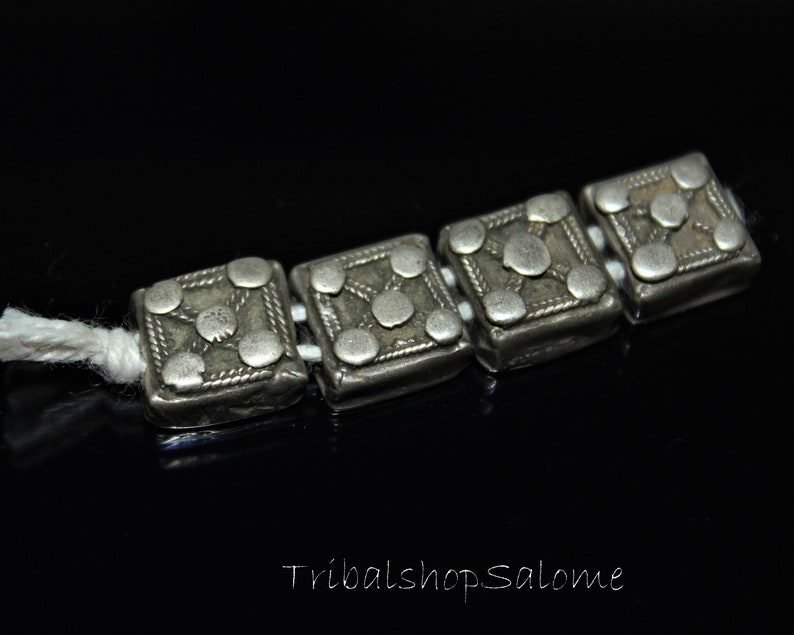 Set of 4 pieces 11 x 11 mm Old square afghan silver beads with two holes 0,43 x 0,43