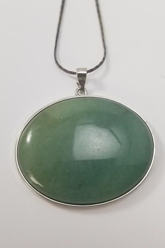 Beautiful Jade Pendant Necklace on chain