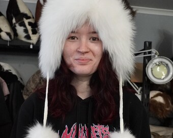 Stunning Fox Fur Trimmed Cable Knit Style Winter Hat