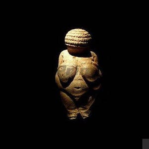 Bestias Primarias Venus de Willendorf - Réplica de estatuilla y estatua para museo - Arqueología