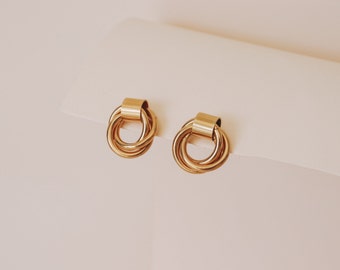 Gold Circle Stud Earrings, Minimalistic gold earrings, Dainty open circle earrings, Gold circle studs earrings, Everyday circle studs