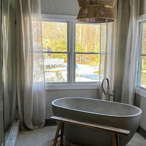 Moderne Badewanne mit individuellem Mikrozement Design