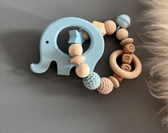 Greifling Holz Elefant hellblau beige mit Namen Naturholzperlen Häkelperlen und Glöckchen Sicherheitsschnur weiß Neu