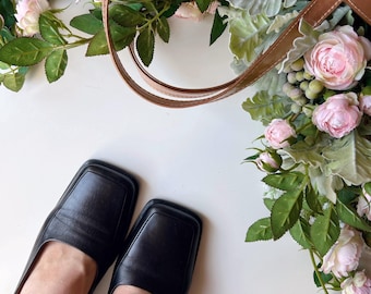 Vintage Bally Black Leather Block Heel Pumps, Size US 8.5 / EU 39 / UK 6 – All Leather 90s / 2000s Minimalist Shoes