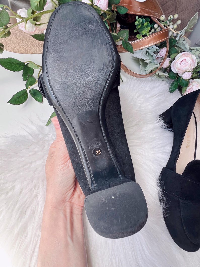 Prada Schwarze Wildleder Loafers EU 38 / US 7.5-8 / UK 5 Made in Italy Blockabsatz Ruhige Luxus Schuhe Bild 4