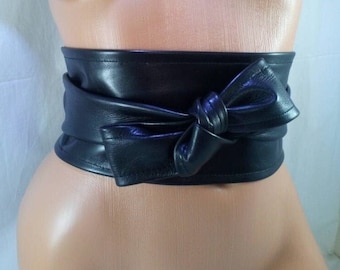 Obi belt in black color made from genuine leather • Corset belt tied in a bow • Black belt that emphasize waistline • Versatile leather belt