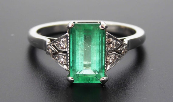 1.25Ct Oval Cut 14KT White Gold Natural Green Emerald EGL Certified Diamond Ring