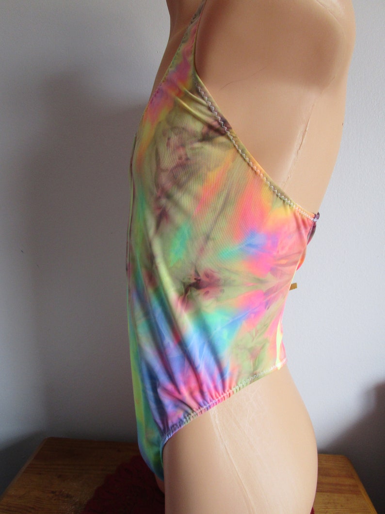 Men/'s Pink Leopard Nylon Spandex Racer Back Leotard wMedium Man Front /& Big and Tall options.