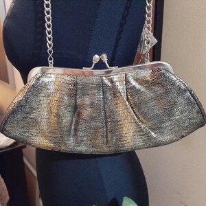 Damen Umhängetasche vintage Tasche Vintage 90er Jahre gesteppte Stofftasche. Kettentasche. Hergestellt in Griechenland. Portemonnaie Tasche mit Kette, Umhängetasche schwarz gold