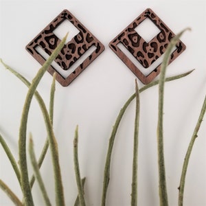 20 pc. Cheetah/leopard laser cut and engraved wood earrings for macrame, wholesale earrings, macrame accessories, earring blanks for macrame