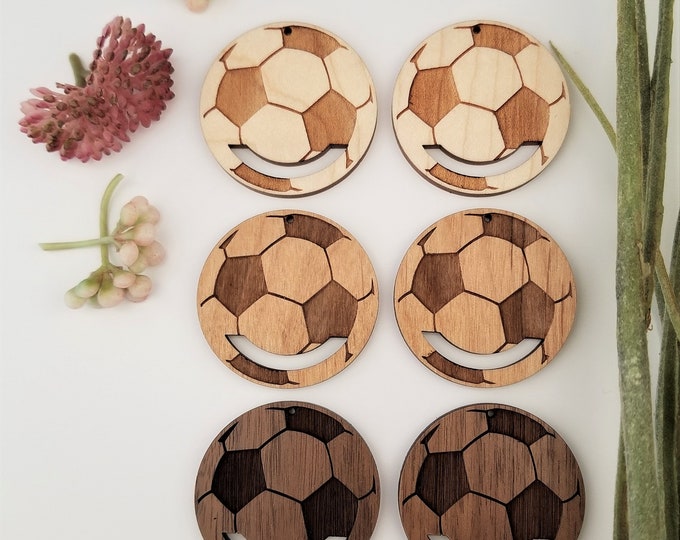 20 pieces - Laser cut soccer ball earring findings, macrame accessories, wholesale earrings, wood earring finding, macrame earrings, sports