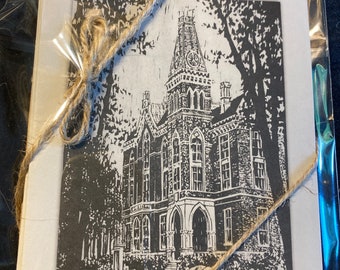 5 tarjetas de notas de East College - Universidad DePauw. Arte de Garret J. Boone. Gris claro.