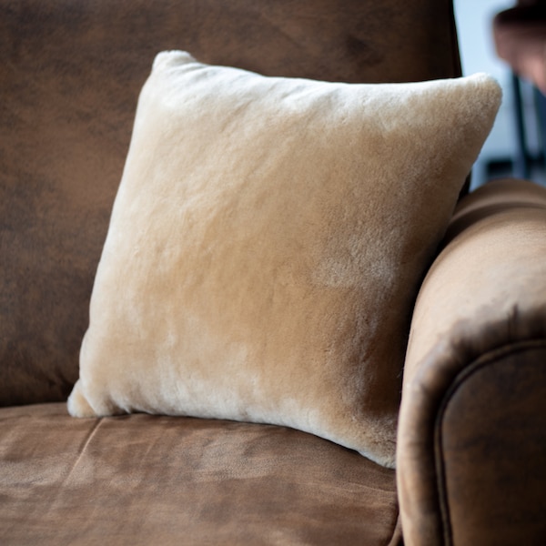 Sheepskin cushion ( 40 cm )