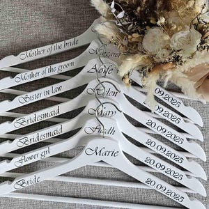 Grucce personalizzate per abiti da sposa - Grucce personalizzate per abiti da sposa con nomi e data / Regalo per sposa, damigella d'onore, ragazza dei fiori, madre della sposa