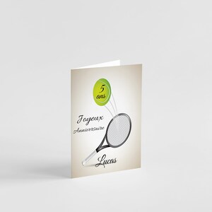 Carte anniversaire fille garçon motif sport basket, foot, tennis, rugby et jeux vidéo à personnaliser prénom et âge Tennis2