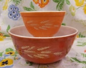 Pyrex autumn harvest nesting bowl 401 750 ml 403 3.5 l vintage 1970s designed by Richard Hora orange wheat set of 2
