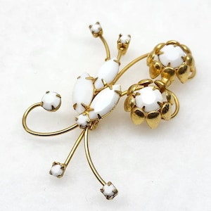 Rare Vintage Flower Brooch Gold Tone Flowers White Crystal Rare Find Flower Broches