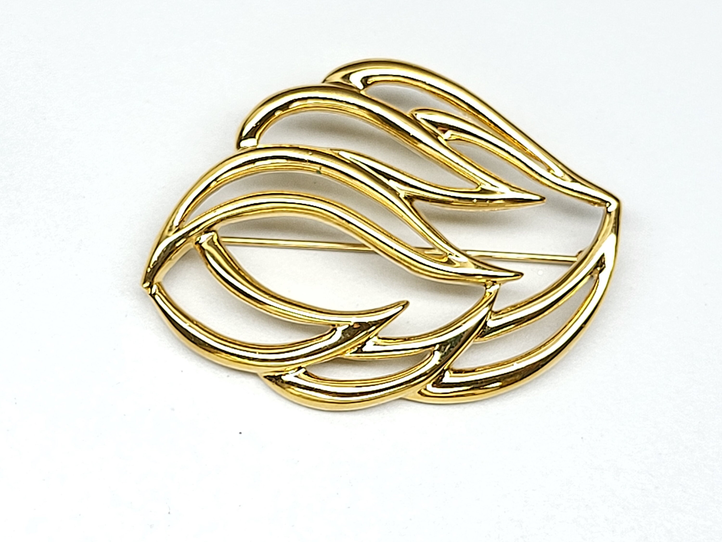 Broche moderniste monet vintage à trois croissants et tourbillons