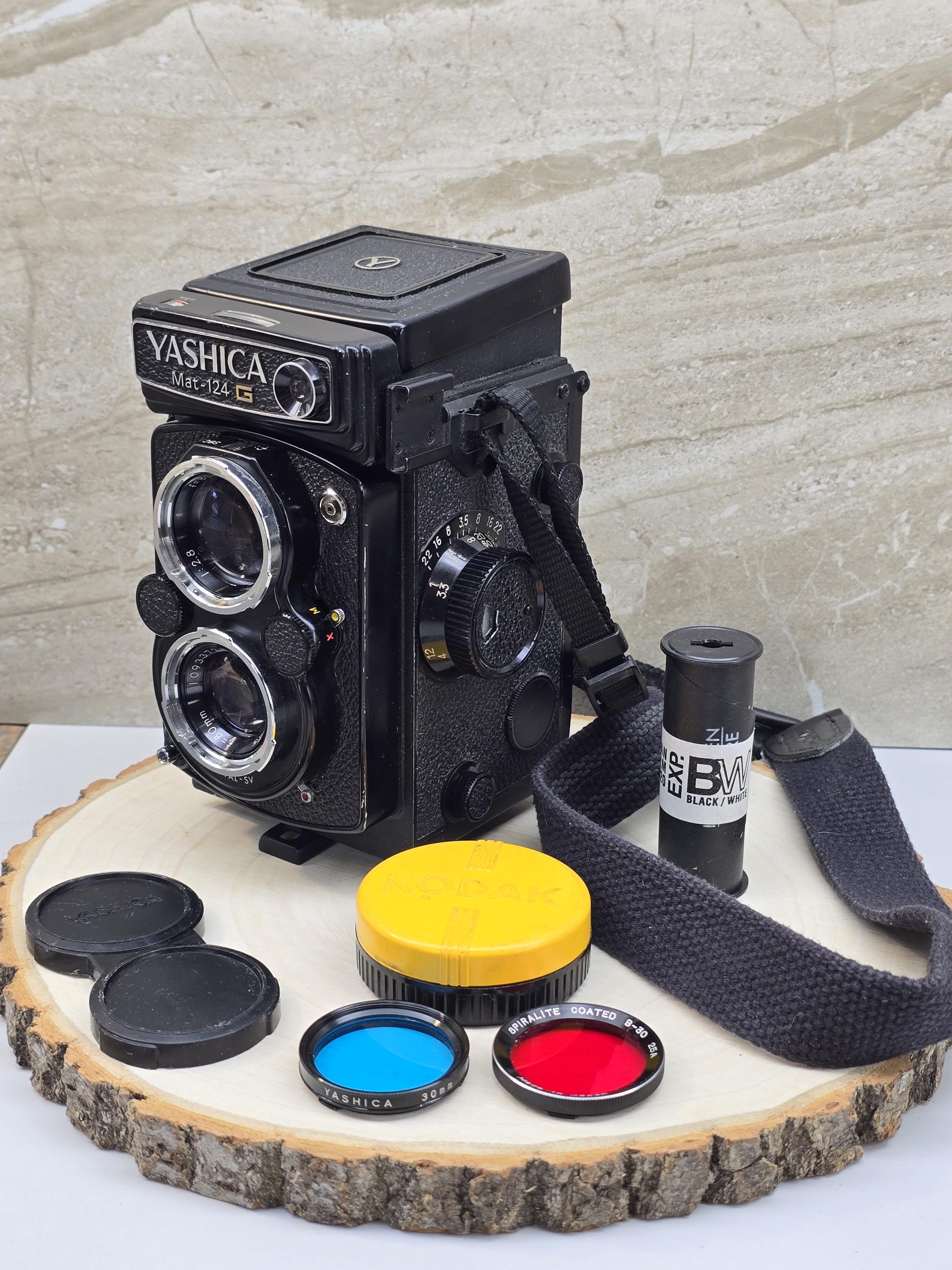 【希少】二眼レフカメラ　Yashica ヤシカ44 フード、ケース付 Yashica-44 二眼レフカメラ ケース付き 二眼レフカメラ Yashica ヤシカ