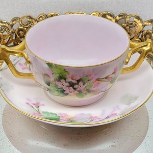 Antike T & V Limoges Teetasse, Tressemann und Vogt Teetasse mit zwei Griffen, rosa und rosa Blumen handbemalte Porzellan Teetasse