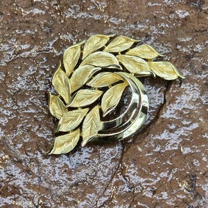 Vintage Trifari Brooch, Trifari Leaf Brooch, Rare Trifari Leaf Branch Brooch, Gold Tone Brooch, Vintage Trifari Jewelry