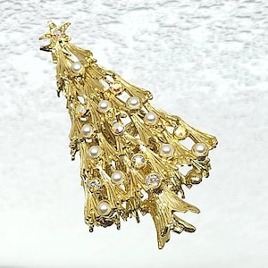 Vintage Avante Christmas Tree Brooch Gold Tone Aurora Borealis Crystal and Faux Pearls Holiday Brooch Vintage Holiday Jewelry