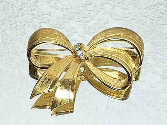 Vintage Avon Bow Brooch, Gold Tone Bow, Golden Bo… - image 2