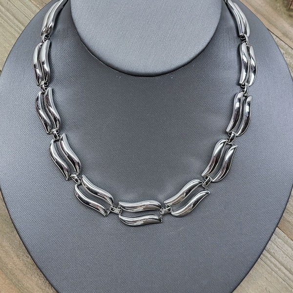 Vintage Monet Jewelry, Vintage Monet Medley Necklace, Monet Silver Tone Wave link Necklace, Vintage Monet Necklace