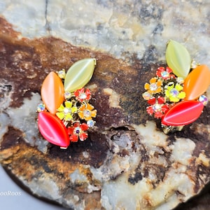 Vintage Lisner Earrings, Lisner Thermoset Flower Earrings, Spring Crystal Flower Earrings, Flower Clip Earrings, Vintage Lisner Jewelry