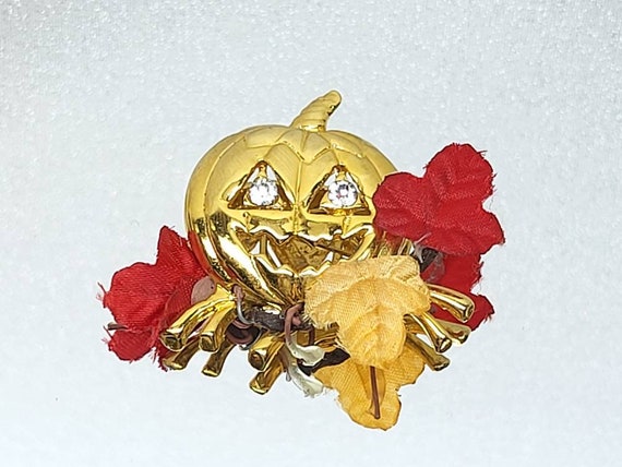 Vintage Avon Golden Pumpkin Brooch Jack O Lantern… - image 1